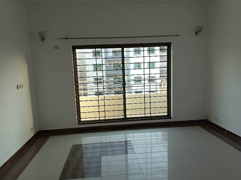 10 Marla 3 Bedrooms 2018 model 5th Floor For Sale 9