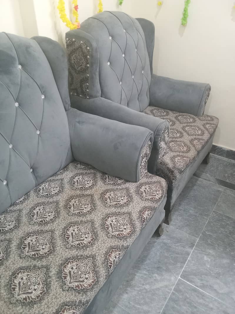 Sofa set 10 yrs warranty 5