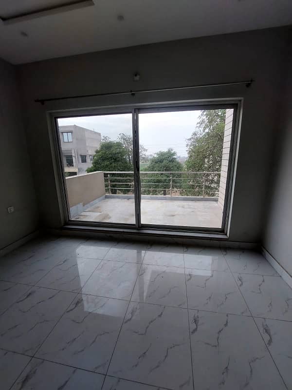 10 MARLA LOWER PORTION AVAILABLE FOR RENT 6