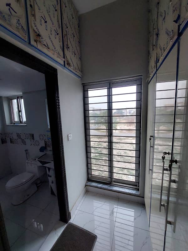 10 MARLA LOWER PORTION AVAILABLE FOR RENT 8