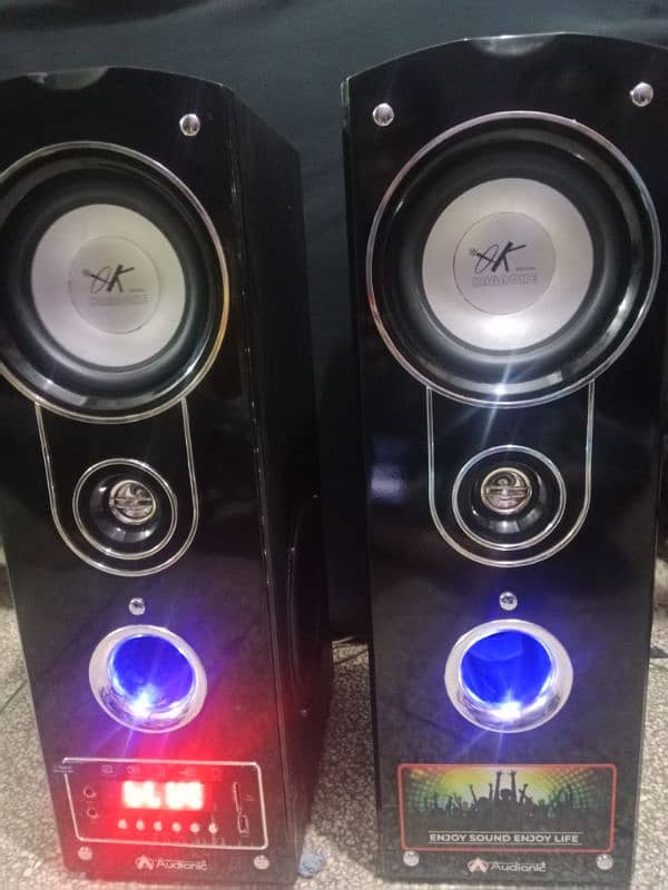 2.0 multimedia speaker 0