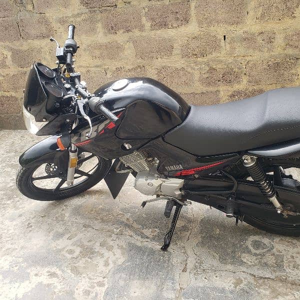 YBr 125, 2025 model, black & red color, 10/10 condition, full original 0