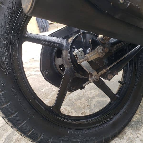 YBr 125, 2025 model, black & red color, 10/10 condition, full original 1