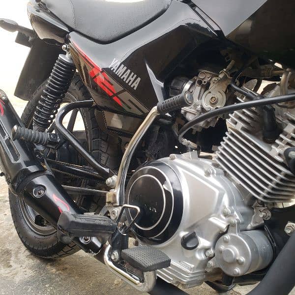 YBr 125, 2025 model, black & red color, 10/10 condition, full original 2