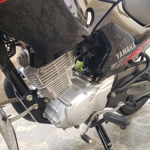 YBr 125, 2025 model, black & red color, 10/10 condition, full original 3