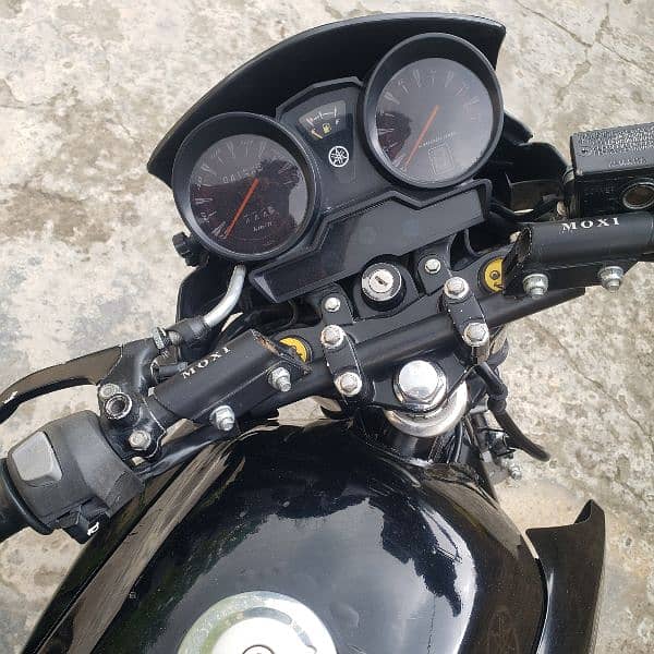 YBr 125, 2025 model, black & red color, 10/10 condition, full original 4