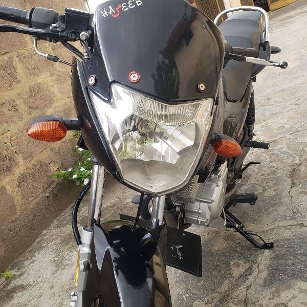 YBr 125, 2025 model, black & red color, 10/10 condition, full original 5