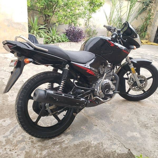 YBr 125, 2025 model, black & red color, 10/10 condition, full original 6