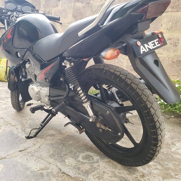 YBr 125, 2025 model, black & red color, 10/10 condition, full original 7