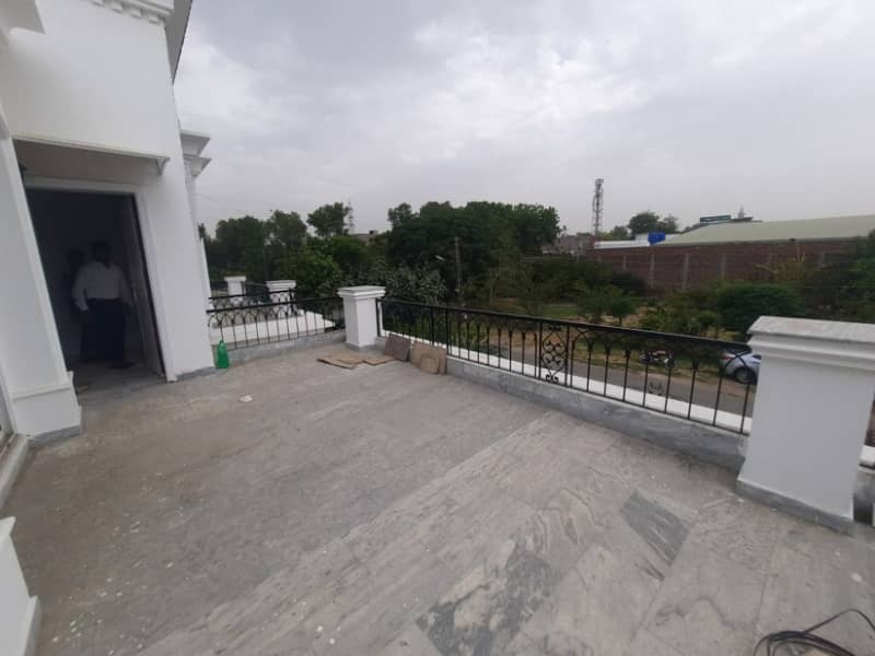 Elegant 1 Kanal Upper Portion for Rent in DHA Phase 1 Private Entrance! 6