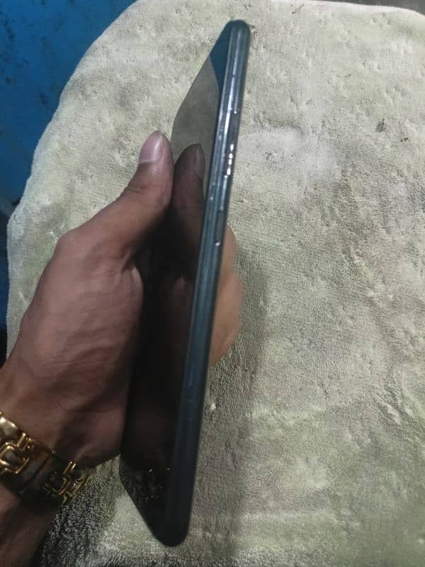 Infinix hot 10 4/64 only phone 4