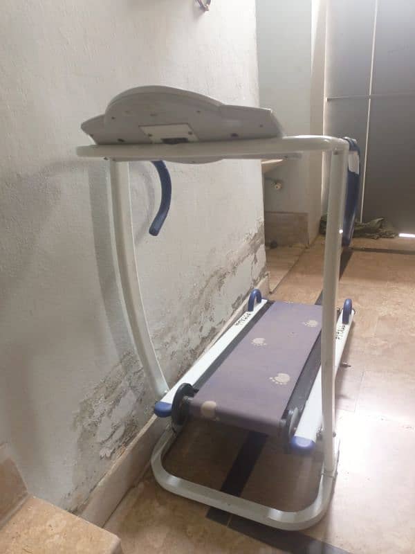 Running treadmill 3