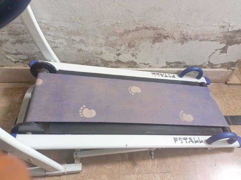 Running treadmill 4