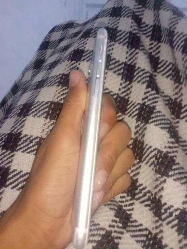 what app num 03154505604 iPhone 6 Mon pta all good condensation 3