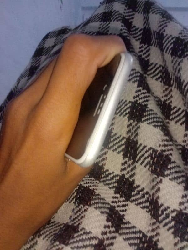 what app num 03154505604 iPhone 6 Mon pta all good condensation 4