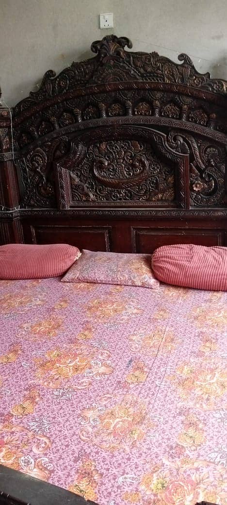 Chinuty bed set for sale 1