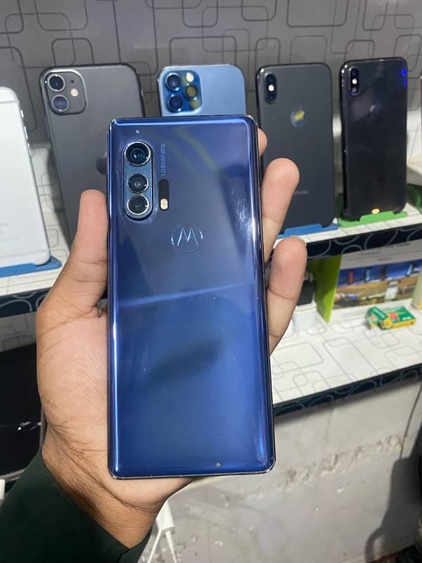 matrola edge plua 12/256gb condition 10/9 pta 5