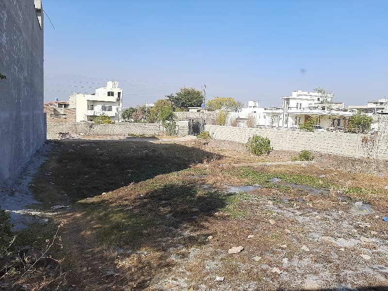 25 Marla Closed End Street Plot 7