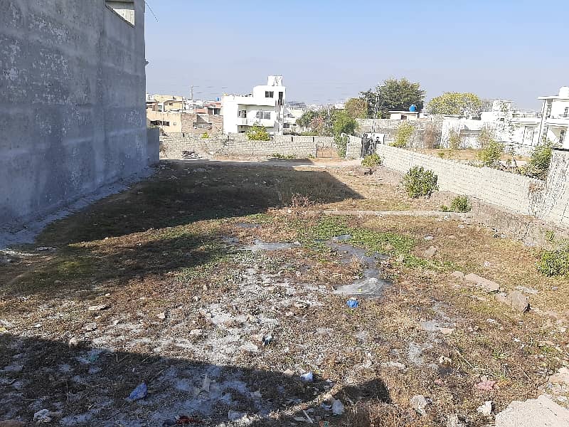 25 Marla Closed End Street Plot 8