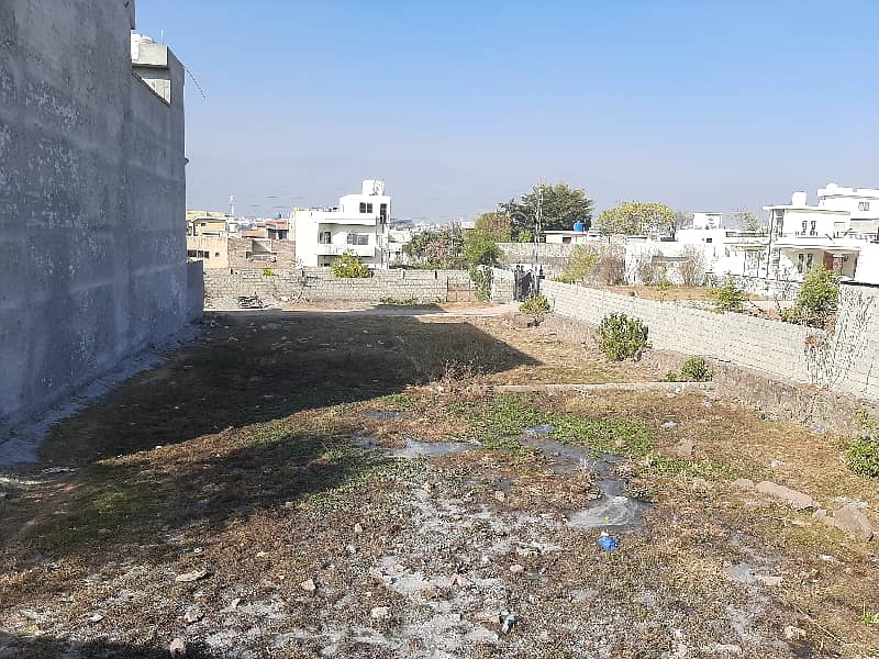 25 Marla Closed End Street Plot 9