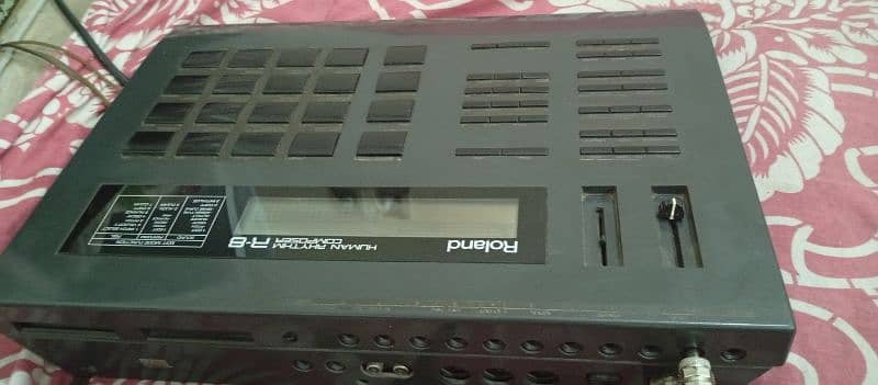 Roland R8 Machine Yamaha PSR Piano Keyboard Roland Casio Korg 3