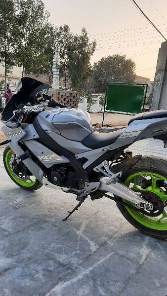 Yamaha R1 400cc 2