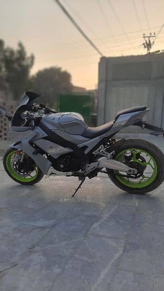 Yamaha R1 400cc 3