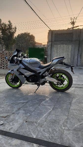 Yamaha R1 400cc 5