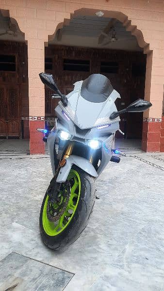 Yamaha R1 400cc 6