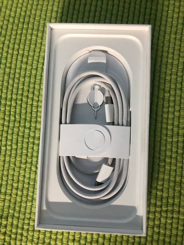 Iphone 16 128GB Dual Sim Factory Unlock 15 battery Cycle 3