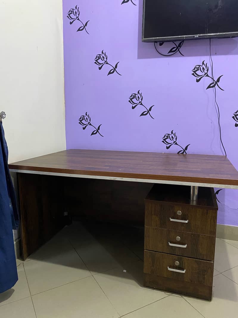 Office tables 0