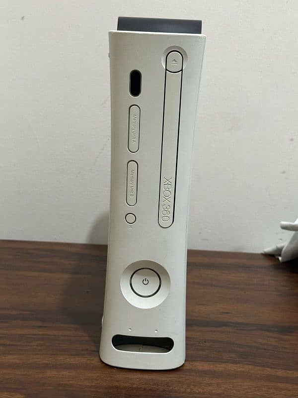 Xbox 360 Modded with 32 installed games| Excellent condition 1