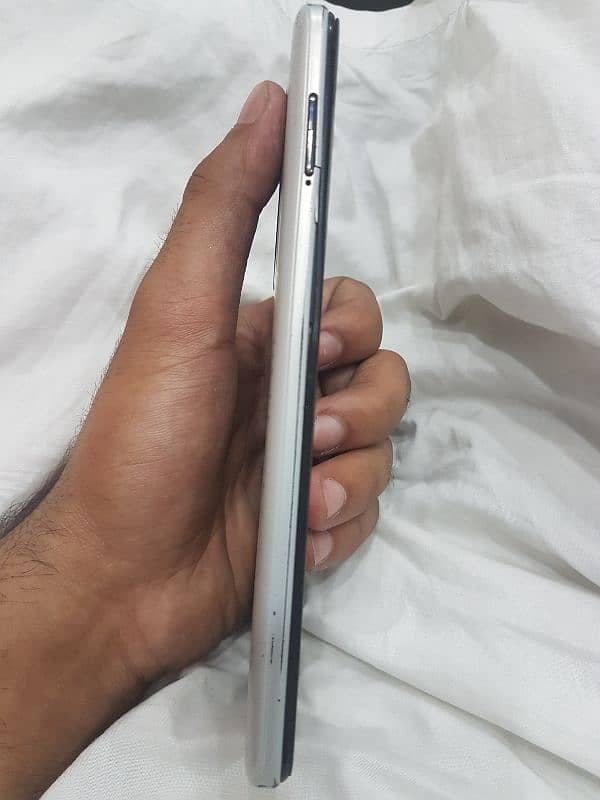 Tecno spark 8c 4 128 2