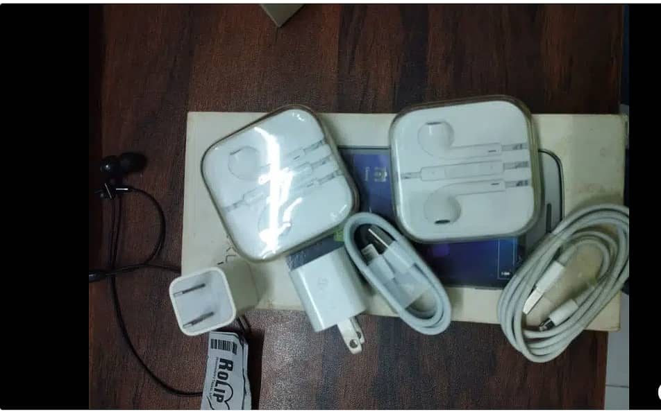 Iphone 6s orignal charger and hands free 1