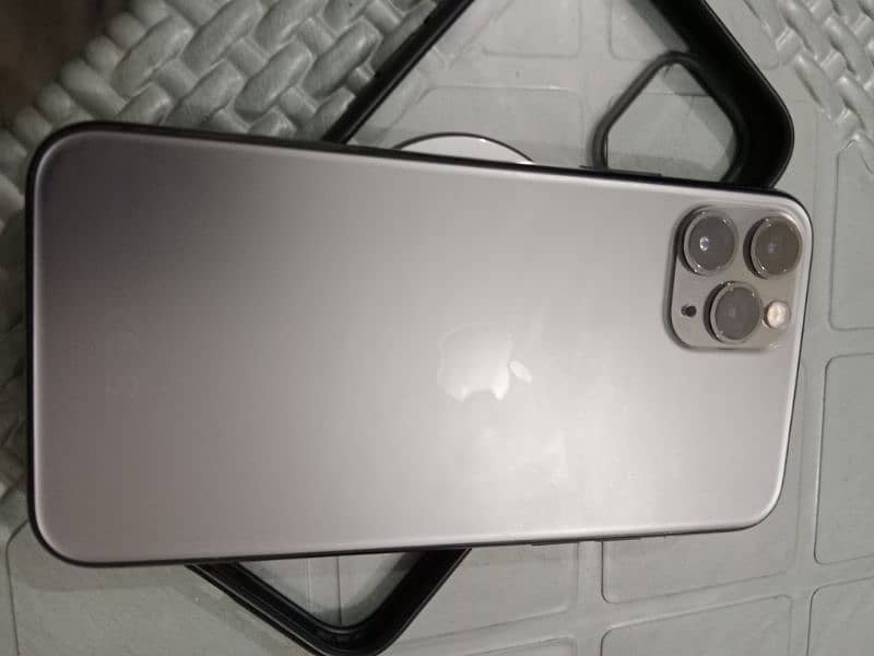 iPhone 11 pro 512 GB with Box 2