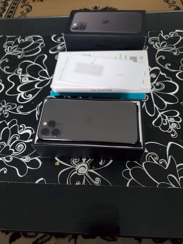 iPhone 11 pro 512 GB with Box 0