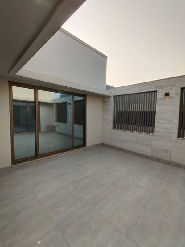 Spacious 1 Kanal Upper Portion for Rent in DHA Phase 3 Prime Location! 2