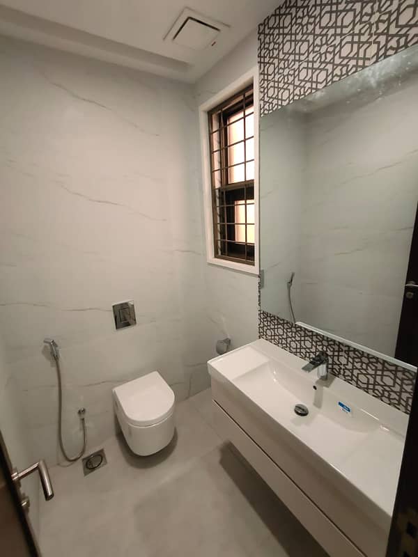 Spacious 1 Kanal Upper Portion for Rent in DHA Phase 3 Prime Location! 12