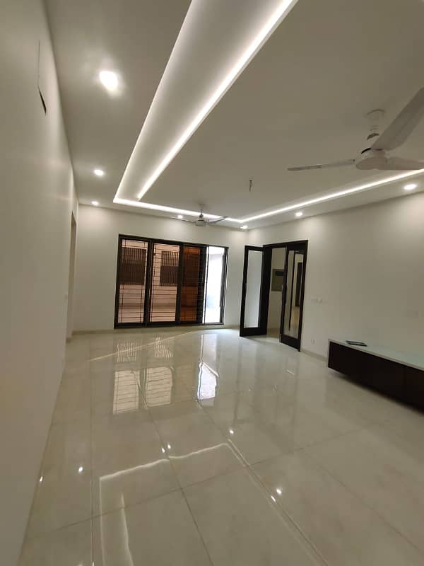 Spacious 1 Kanal Upper Portion for Rent in DHA Phase 3 Prime Location! 18