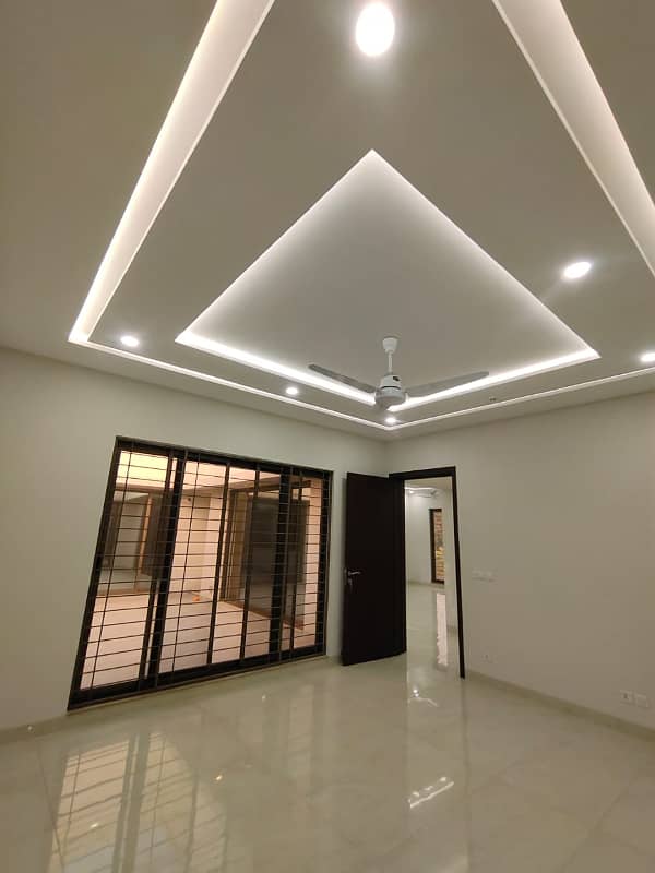 Spacious 1 Kanal Upper Portion for Rent in DHA Phase 3 Prime Location! 27