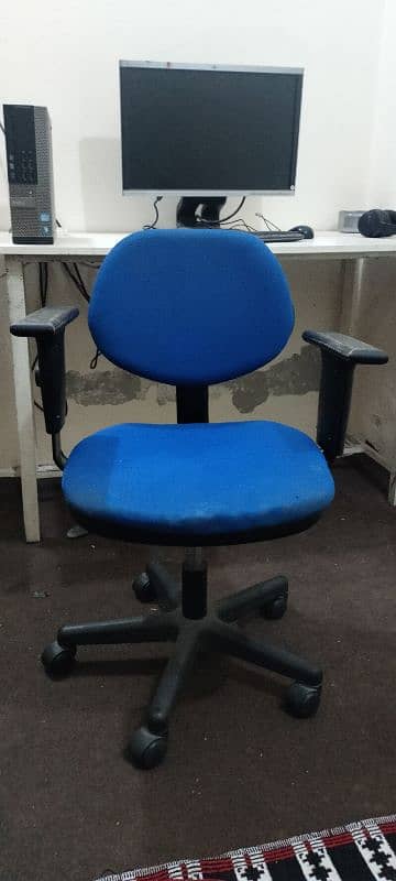 Office Chairs & Tables 4