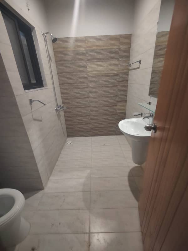 5 Marla single Unit Villa Available. For Sale 10