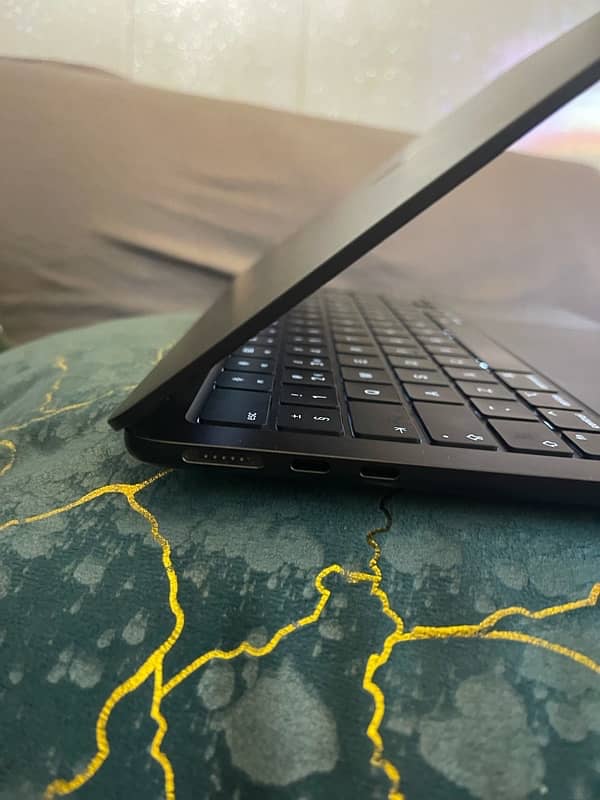 MacBook Air M2 11 cycles only 0