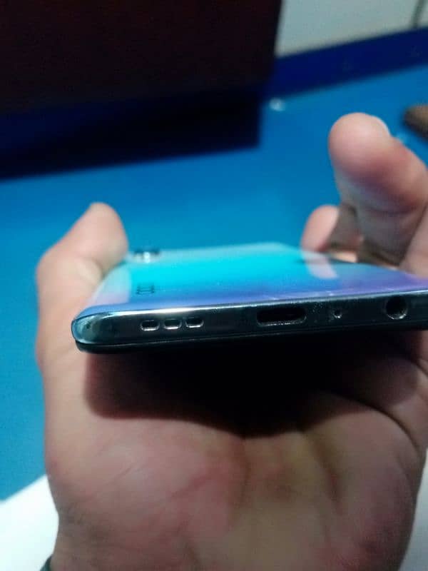 oppo f15 8/256 1