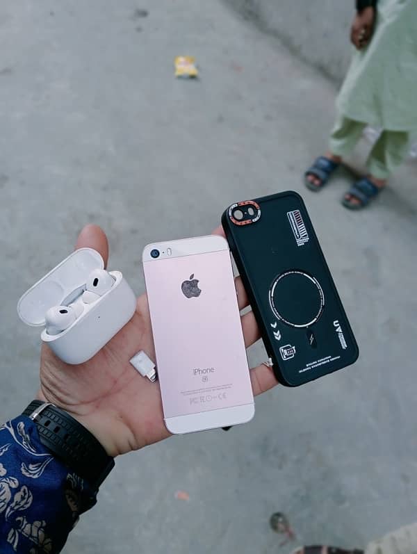 iPhone se 1st gen and original airbuds pro exchange possible 7