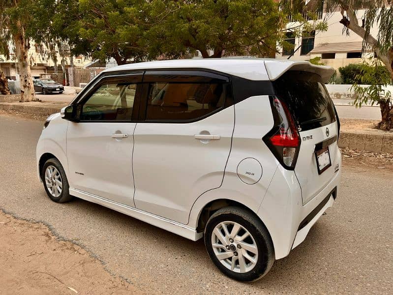 Nissan Dayz Highway Star hybrid 22/24 Reg 6