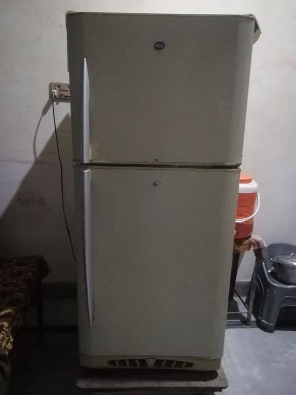 pel company large size fridge in good condition 1