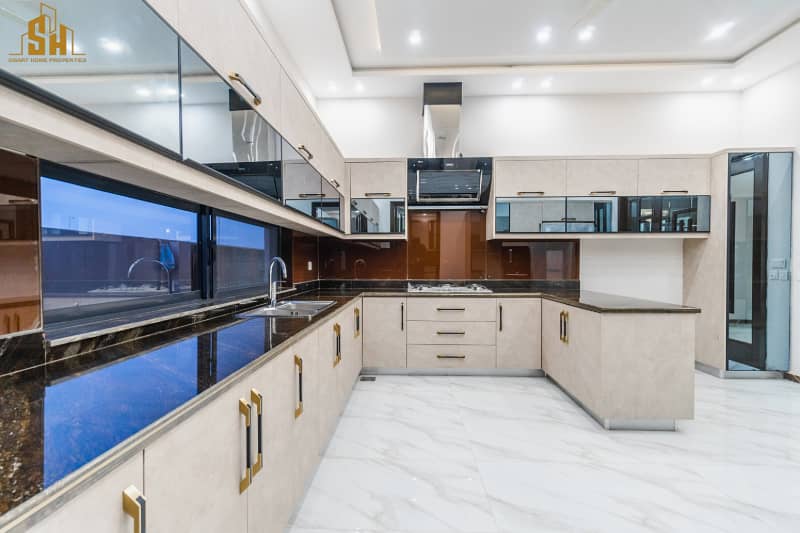 Beautiful Designed 1 Kanal Modern House For Sale In DHA Phase 7 12