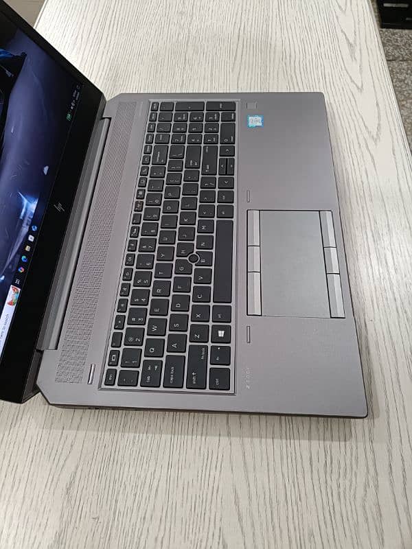 Hp Zbook 15 g5 core i7 8th gen hexacore (i7-8850H) 4gb Nvidia 15.6 4k 3