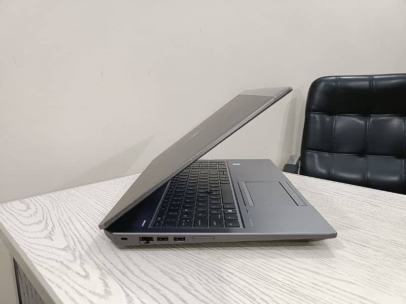 Hp Zbook 15 g5 core i7 8th gen hexacore (i7-8850H) 4gb Nvidia 15.6 4k 9